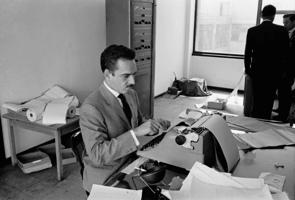 Gabriel García Márquez en las oficinas de Prensa Latina